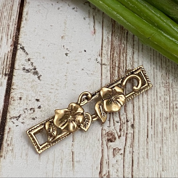 Vintage AVON Gold-tone Flower Small Pin Brooch - Picture 3 of 9